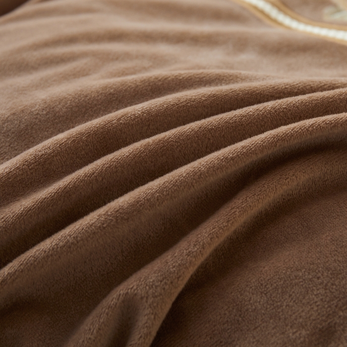 91家纺网 家纺一手货源 找家纺 怡源梦 2025新款亲肤舒适A类婴儿绒刺绣四件套 花香云锦-时尚咖