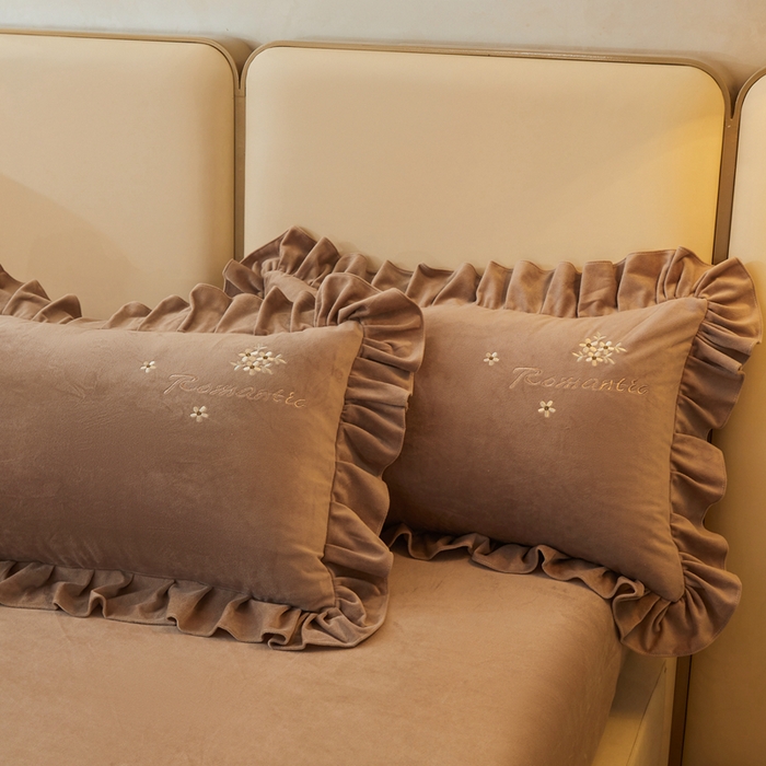 91家纺网 家纺一手货源 找家纺 怡源梦 2025新款亲肤舒适A类婴儿绒刺绣四件套 花香云锦-时尚咖