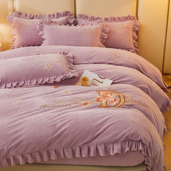 91家纺网 家纺一手货源 找家纺 怡源梦 2025新款亲肤舒适A类婴儿绒刺绣四件套 花香云锦-香芋紫