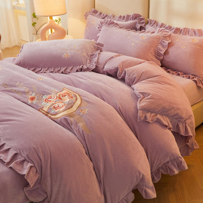 91家纺网 家纺一手货源 找家纺 怡源梦 2025新款亲肤舒适A类婴儿绒刺绣四件套 花香云锦-香芋紫