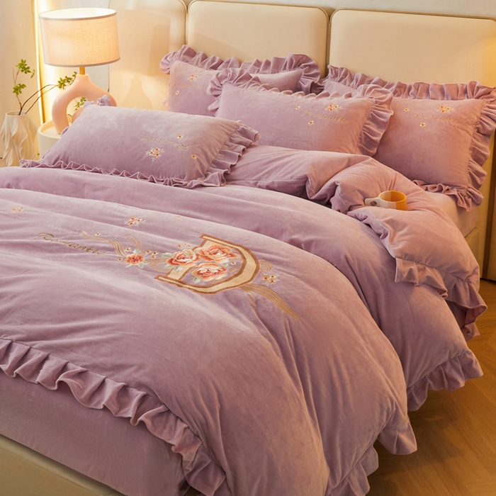 91家纺网 家纺一手货源 找家纺 怡源梦 2025新款亲肤舒适A类婴儿绒刺绣四件套 花香云锦-香芋紫