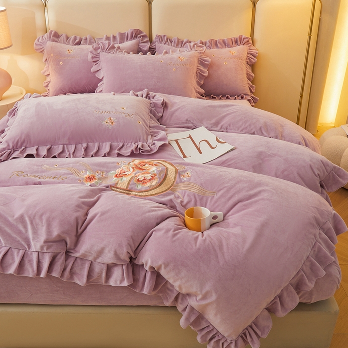 91家纺网 家纺一手货源 找家纺 怡源梦 2025新款亲肤舒适A类婴儿绒刺绣四件套 花香云锦-香芋紫