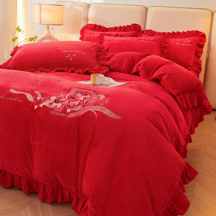 91家纺网 家纺一手货源 找家纺 怡源梦 2025新款亲肤舒适A类婴儿绒刺绣四件套 花香云锦-中国红