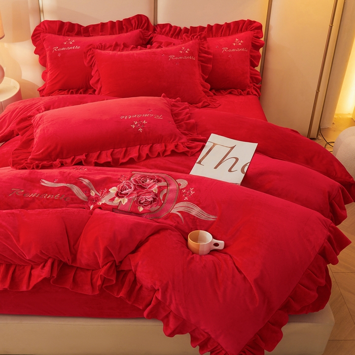 91家纺网 家纺一手货源 找家纺 怡源梦 2025新款亲肤舒适A类婴儿绒刺绣四件套 花香云锦-中国红