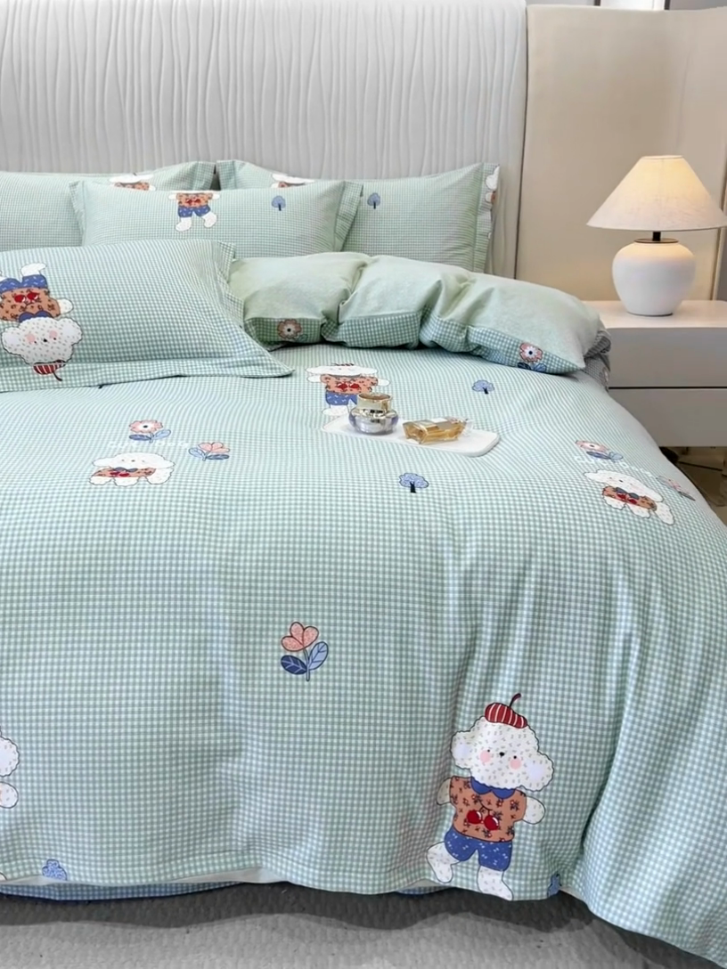 91家纺网 家纺一手货源 找家纺 凌鼎 2025新款100%全棉磨毛四件套数码印花加厚纯棉磨毛四件套 贴布小熊兰