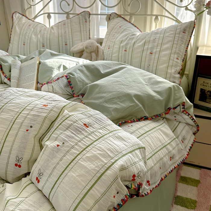 91家纺网 家纺一手货源 找家纺 田野 2025新款全棉水洗棉提花四件套 樱桃-绿