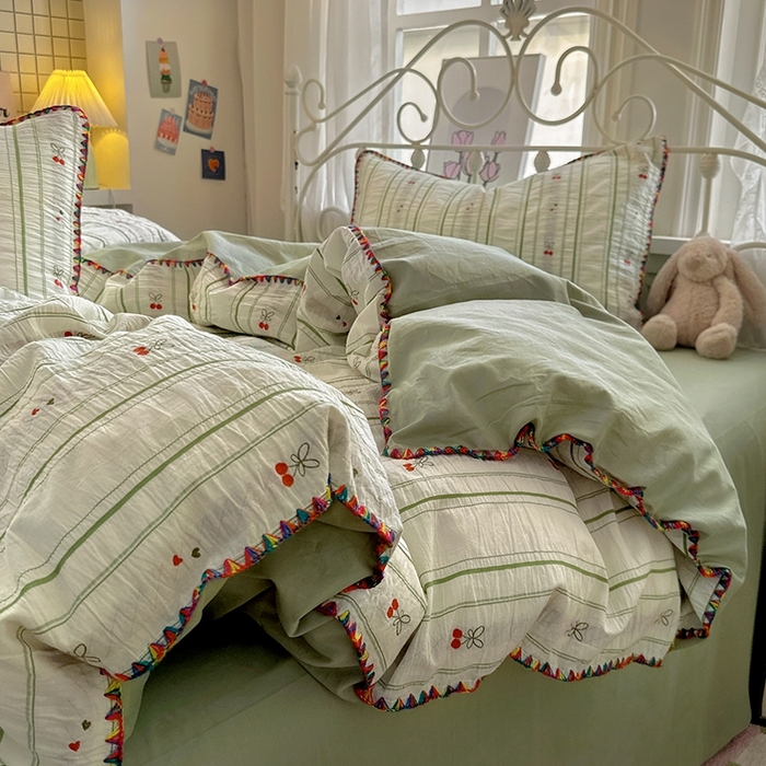 91家纺网 家纺一手货源 找家纺 田野 2025新款全棉水洗棉提花四件套 樱桃-绿