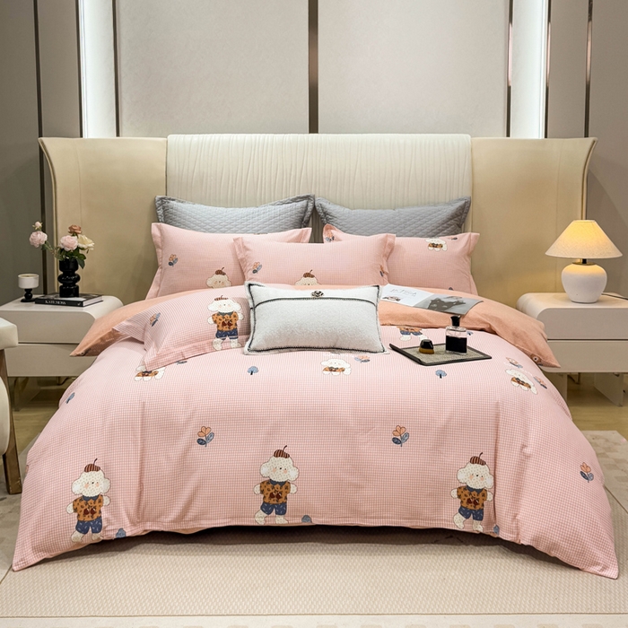 91家纺网 家纺一手货源 找家纺 凌鼎 2026新款100%全棉磨毛四件套数码印花加厚纯棉磨毛四件套 贴布小熊粉