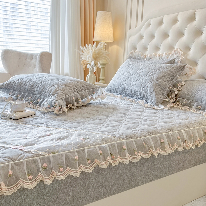 91家纺网 家纺一手货源 找家纺 麒豆豆 2025新款色织蕾丝边床裙款床笠-花亦然 花亦然-烟熏灰