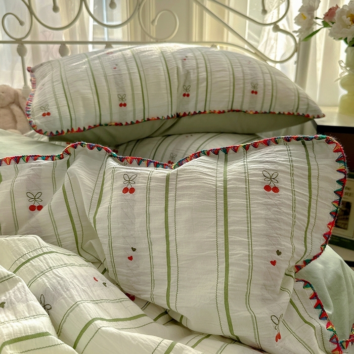 91家纺网 家纺一手货源 找家纺 田野 2025新款全棉水洗棉提花四件套 樱桃-绿