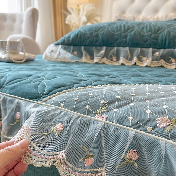 91家纺网 家纺一手货源 找家纺 麒豆豆 2025新款色织蕾丝边床裙款床笠-花亦然 花亦然-黛绿色