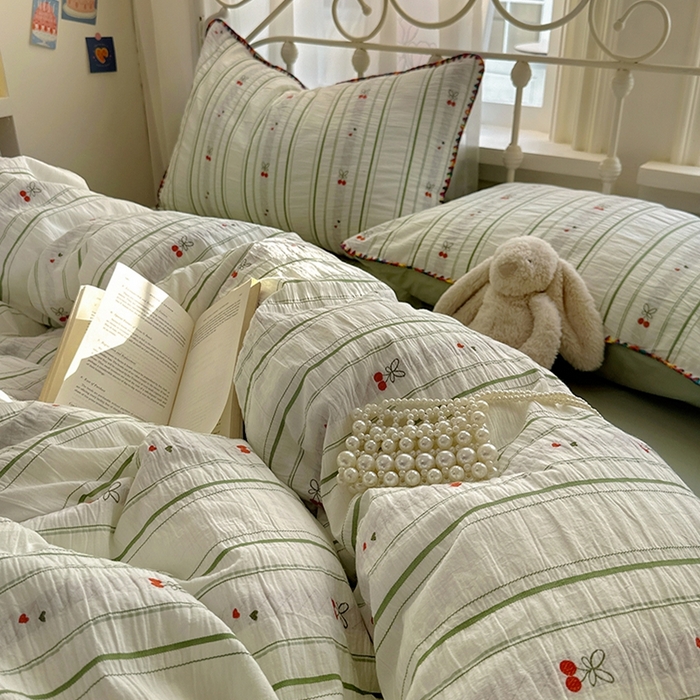 91家纺网 家纺一手货源 找家纺 田野 2025新款全棉水洗棉提花四件套 樱桃-绿