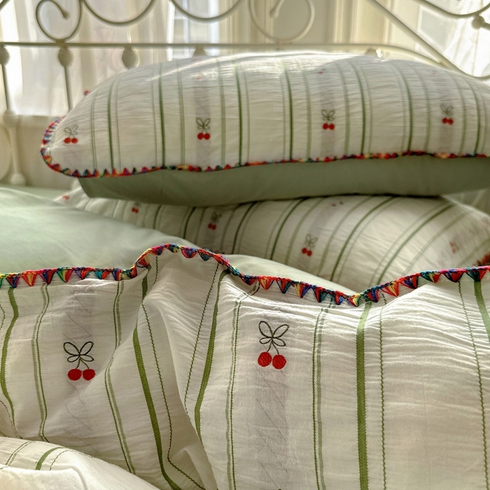 91家纺网 家纺一手货源 找家纺 田野 2025新款全棉水洗棉提花四件套 樱桃-绿