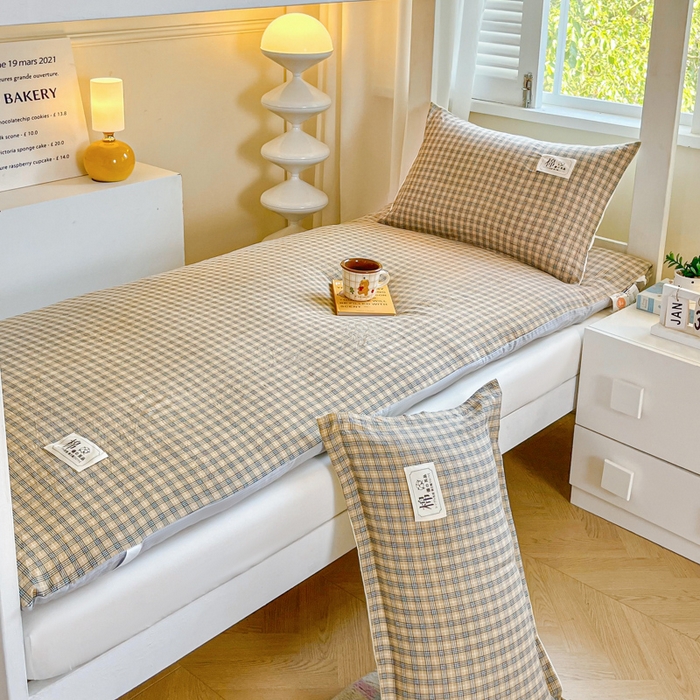 91家纺网 家纺一手货源 找家纺 缦卡琳家纺 2025新款水洗棉床褥子 巴宝莉咖