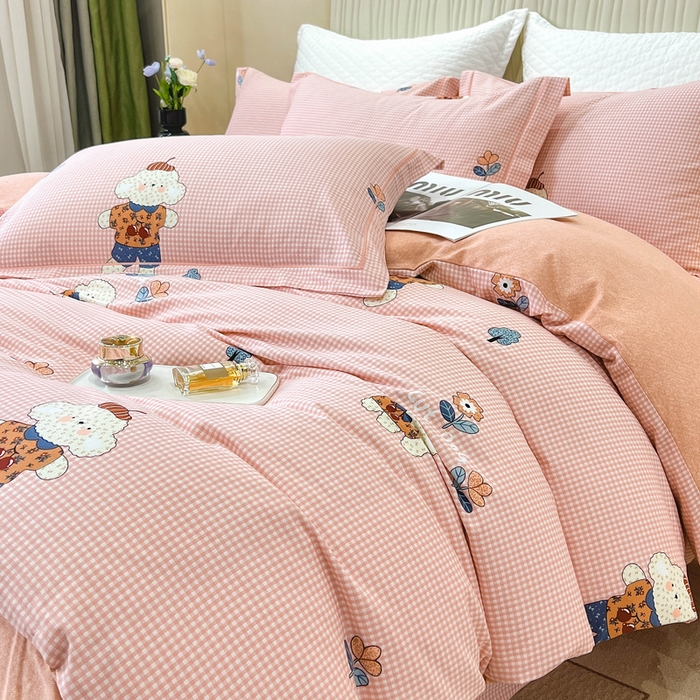 91家纺网 家纺一手货源 找家纺 凌鼎 2026新款100%全棉磨毛四件套数码印花加厚纯棉磨毛四件套 贴布小熊粉