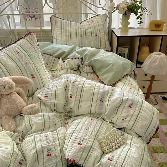 91家纺网 家纺一手货源 找家纺 田野 2025新款全棉水洗棉提花四件套 樱桃-绿