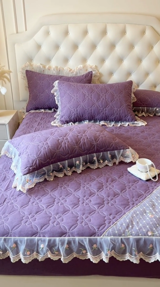 91家纺网 家纺一手货源 找家纺 麒豆豆 2025新款色织蕾丝边床裙款床笠-花亦然 花亦然-浪漫紫