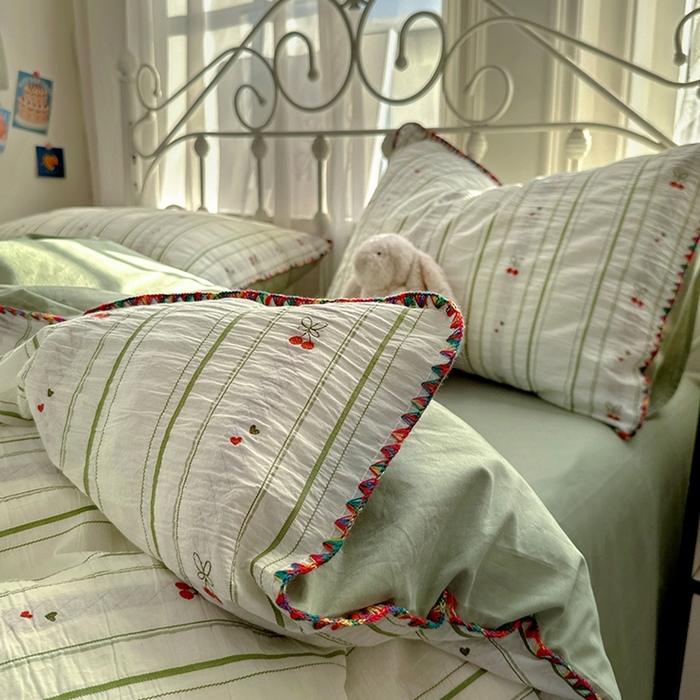 91家纺网 家纺一手货源 找家纺 田野 2025新款全棉水洗棉提花四件套 樱桃-绿