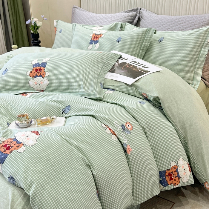 91家纺网 家纺一手货源 找家纺 凌鼎 2025新款100%全棉磨毛四件套数码印花加厚纯棉磨毛四件套 贴布小熊兰