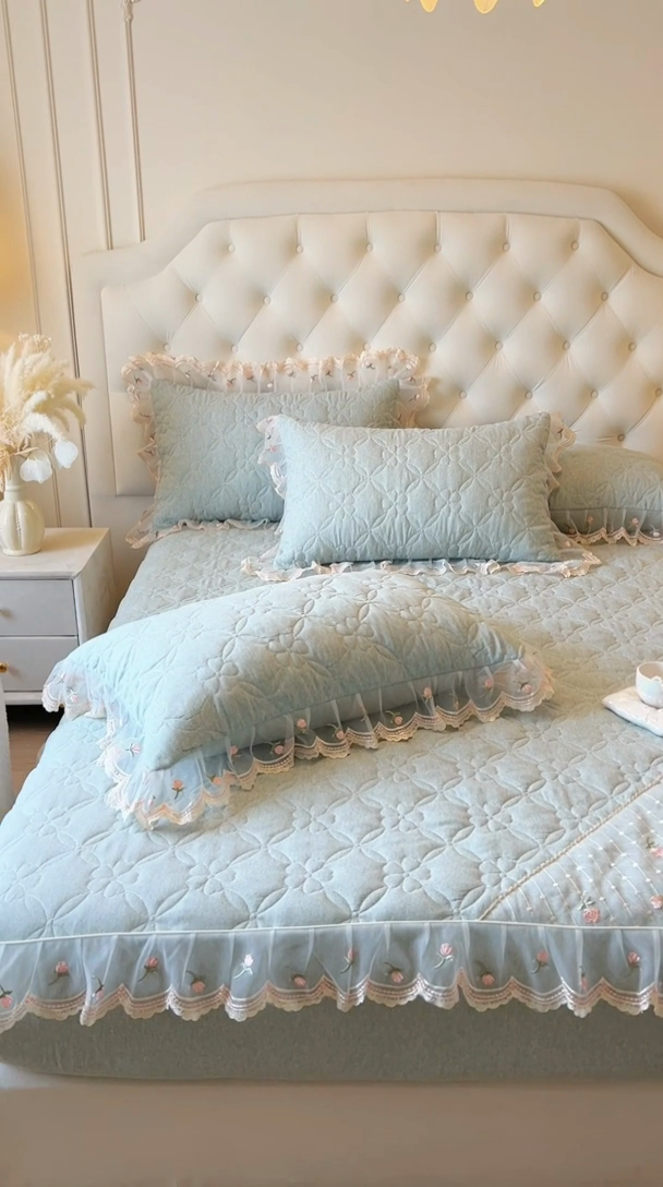 91家纺网 家纺一手货源 找家纺 麒豆豆 2025新款色织蕾丝边床裙款床笠-花亦然 花亦然-石青