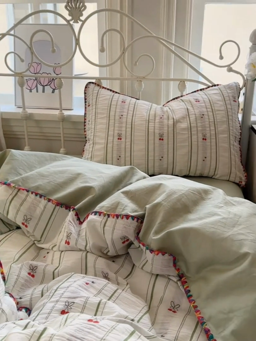 91家纺网 家纺一手货源 找家纺 田野 2025新款全棉水洗棉提花四件套 樱桃-绿