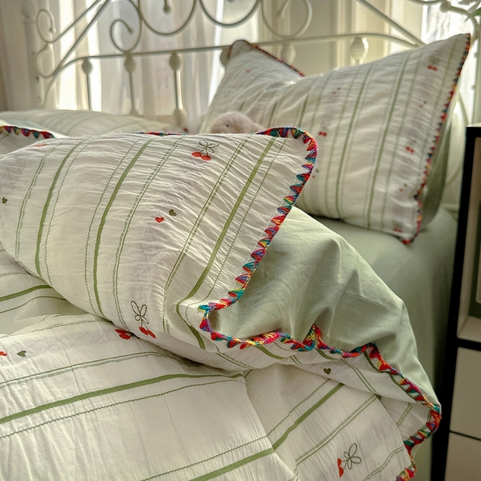 91家纺网 家纺一手货源 找家纺 田野 2025新款全棉水洗棉提花四件套 樱桃-绿