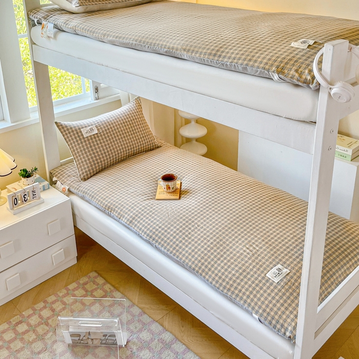 91家纺网 家纺一手货源 找家纺 缦卡琳家纺 2025新款水洗棉床褥子 巴宝莉咖