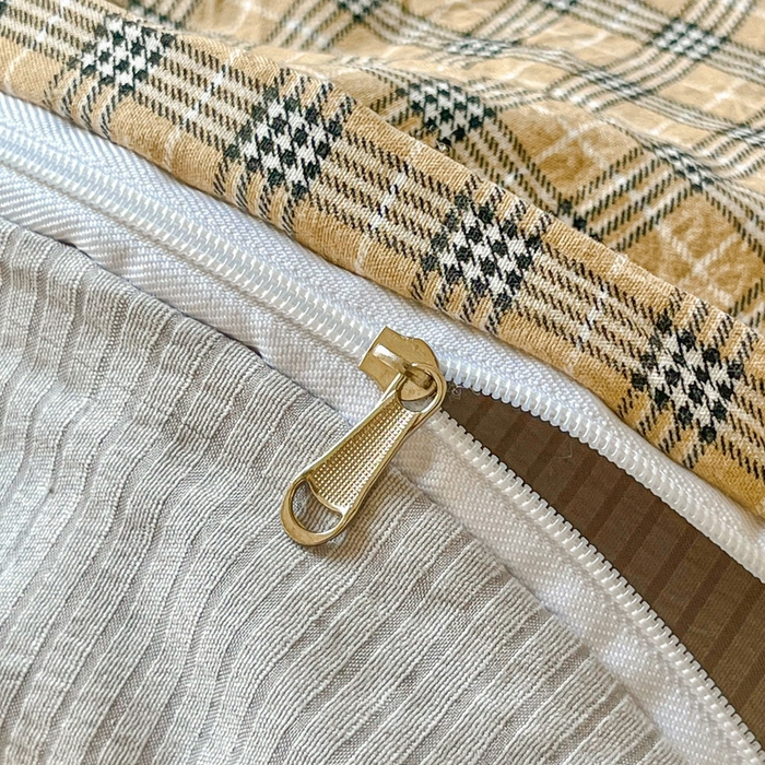 91家纺网 家纺一手货源 找家纺 缦卡琳家纺 2025新款水洗棉床褥子 巴宝莉咖