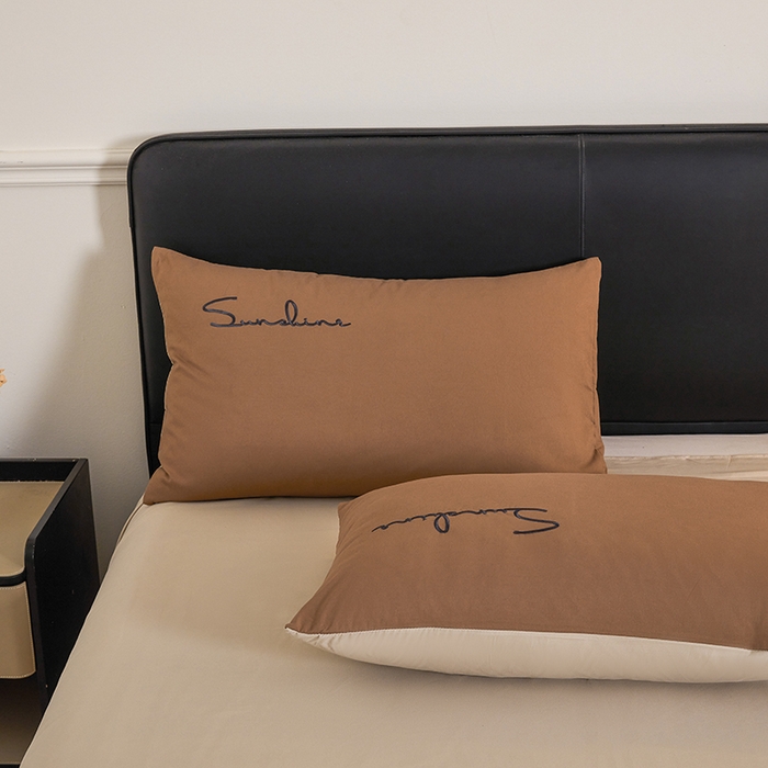 91家纺网 家纺一手货源 找家纺 七仙女家纺 2025新款水洗磨毛刺绣轻奢简约系列单枕套单品枕套枕套单件 美拉德咖+奶茶