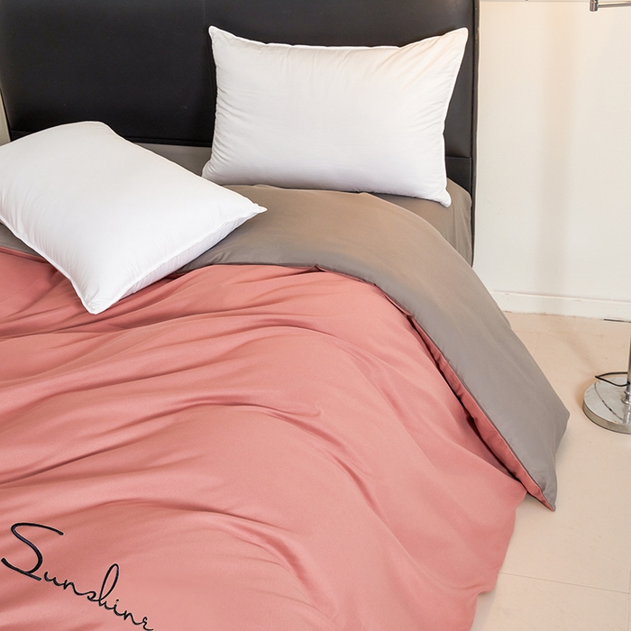 91家纺网 家纺一手货源 找家纺 七仙女家纺 2025新款水洗磨毛刺绣轻奢简约系列四件套 豆沙+浅灰