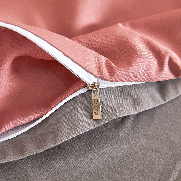 91家纺网 家纺一手货源 找家纺 七仙女家纺 2025新款水洗磨毛刺绣轻奢简约系列四件套 豆沙+浅灰