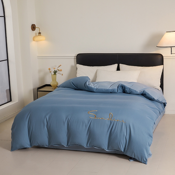 91家纺网 家纺一手货源 找家纺 七仙女家纺 2025新款水洗磨毛刺绣轻奢简约系列四件套 繁星兰+兰灰