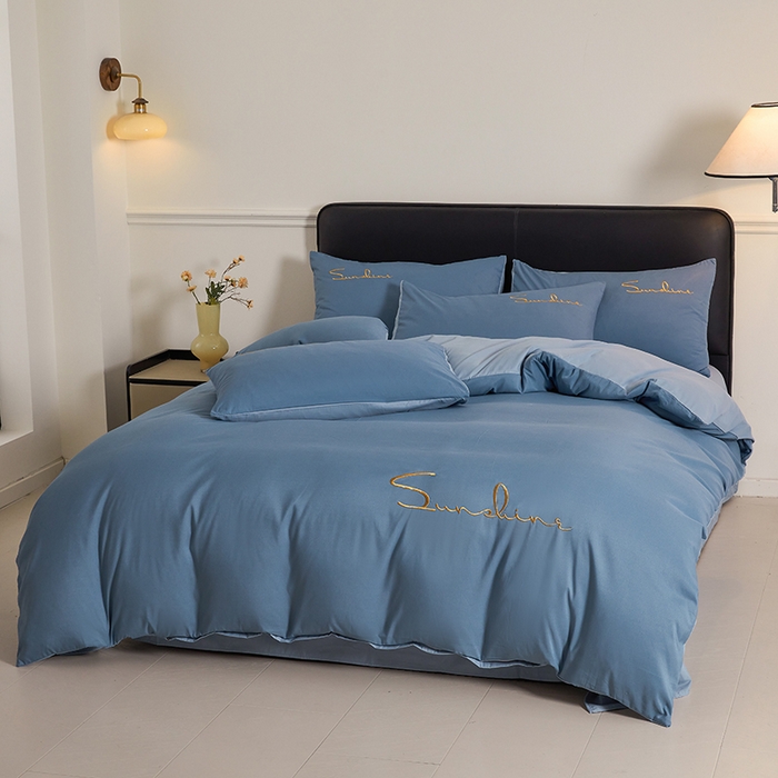 91家纺网 家纺一手货源 找家纺 七仙女家纺 2025新款水洗磨毛刺绣轻奢简约系列四件套 繁星兰+兰灰