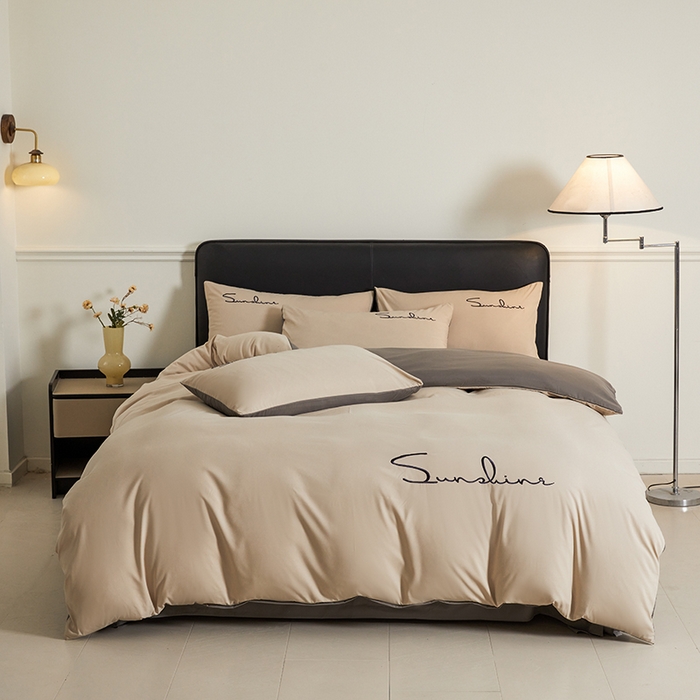 91家纺网 家纺一手货源 找家纺 七仙女家纺 2025新款水洗磨毛刺绣轻奢简约系列单被套单品被套被套单件 奶茶+浅灰