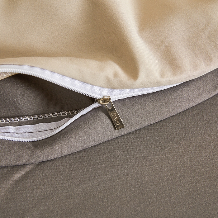 91家纺网 家纺一手货源 找家纺 七仙女家纺 2025新款水洗磨毛刺绣轻奢简约系列单被套单品被套被套单件 奶茶+浅灰