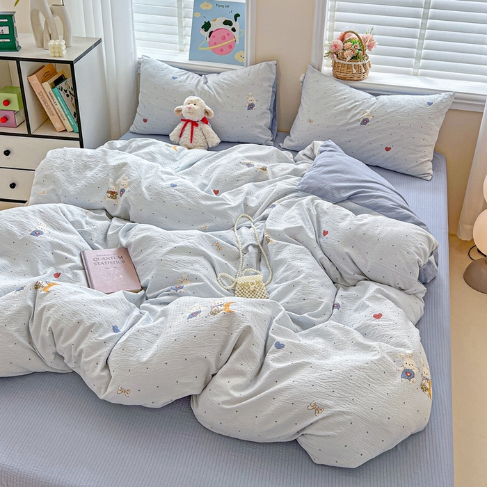 91家纺网 家纺一手货源 找家纺 仟网汇 2025新款云感皱皱纱简单款四件套 波点小兔蓝