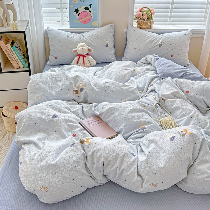 91家纺网 家纺一手货源 找家纺 仟网汇 2025新款云感皱皱纱简单款四件套 波点小兔蓝