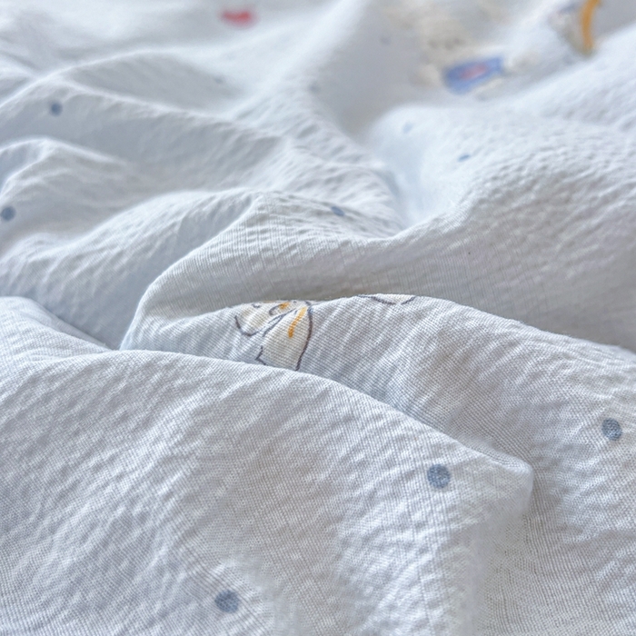 91家纺网 家纺一手货源 找家纺 仟网汇 2025新款云感皱皱纱简单款四件套 波点小兔蓝