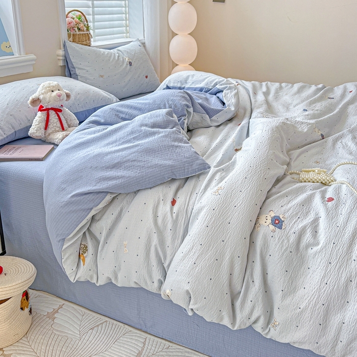 91家纺网 家纺一手货源 找家纺 仟网汇 2025新款云感皱皱纱简单款四件套 波点小兔蓝