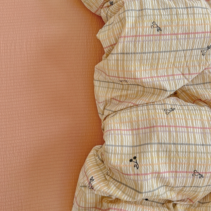 91家纺网 家纺一手货源 找家纺 仟网汇 2025新款云感皱皱纱简单款四件套 格子樱桃