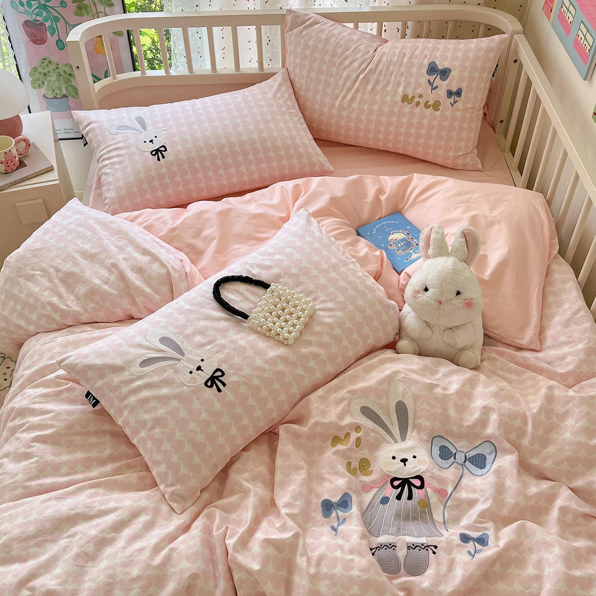 91家纺网 家纺一手货源 找家纺 乐美家纺 2025新款亲肤舒适全棉纯棉贴布绣卡通系列四件套 蝴蝶结兔子