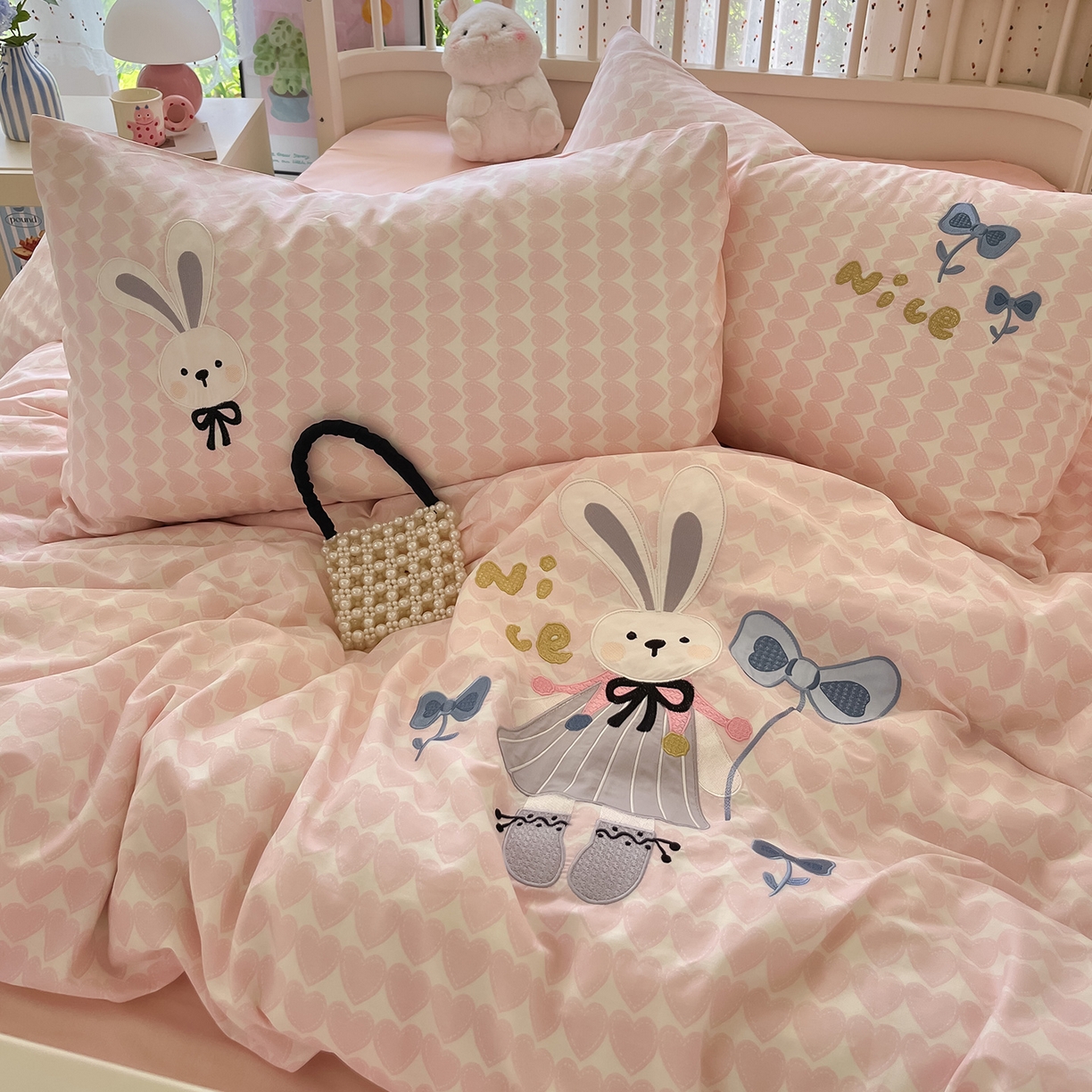 91家纺网 家纺一手货源 找家纺 乐美家纺 2025新款亲肤舒适全棉纯棉贴布绣卡通系列四件套 蝴蝶结兔子