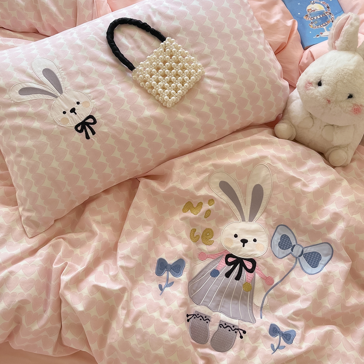 91家纺网 家纺一手货源 找家纺 乐美家纺 2025新款亲肤舒适全棉纯棉贴布绣卡通系列四件套 蝴蝶结兔子