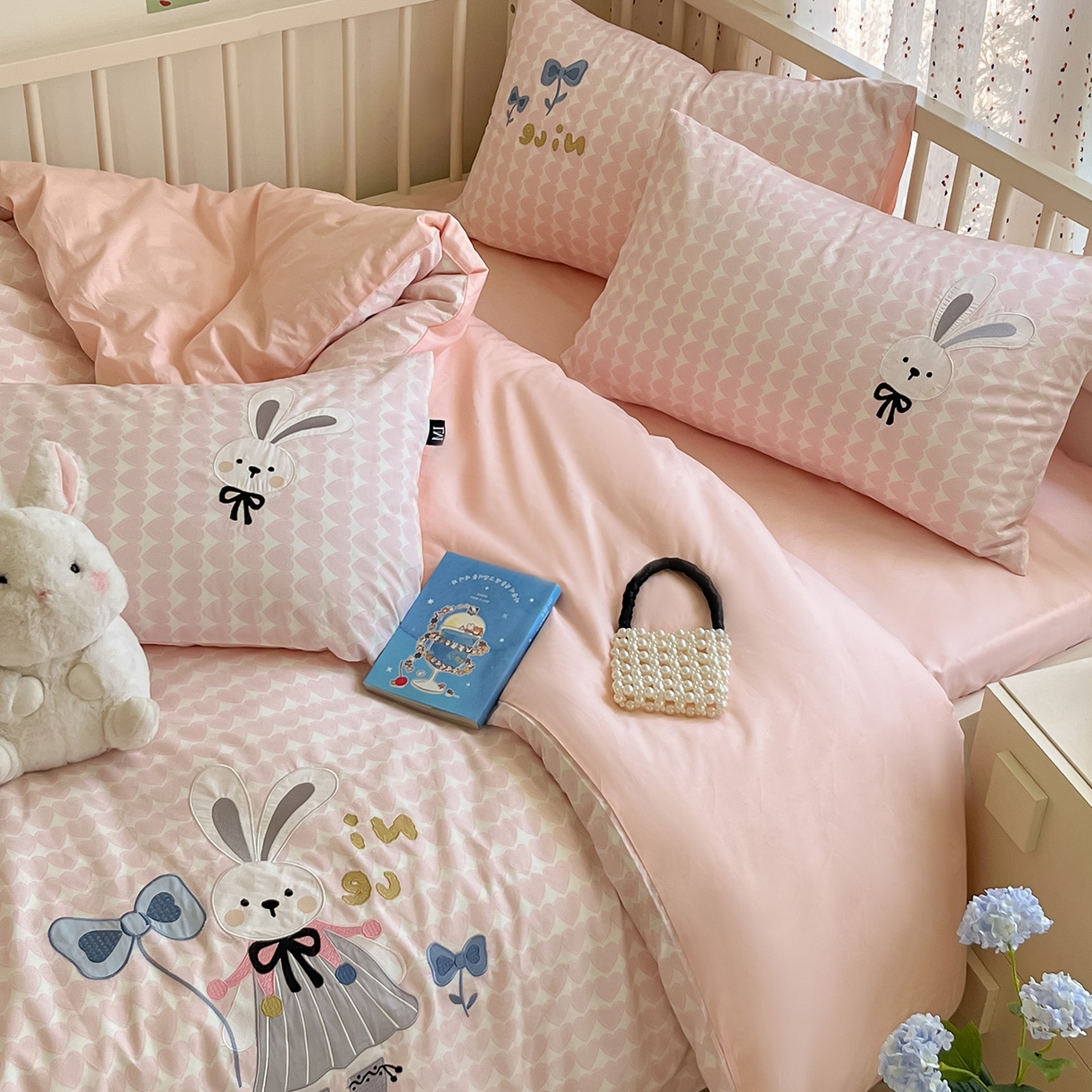 91家纺网 家纺一手货源 找家纺 乐美家纺 2025新款亲肤舒适全棉纯棉贴布绣卡通系列四件套 蝴蝶结兔子