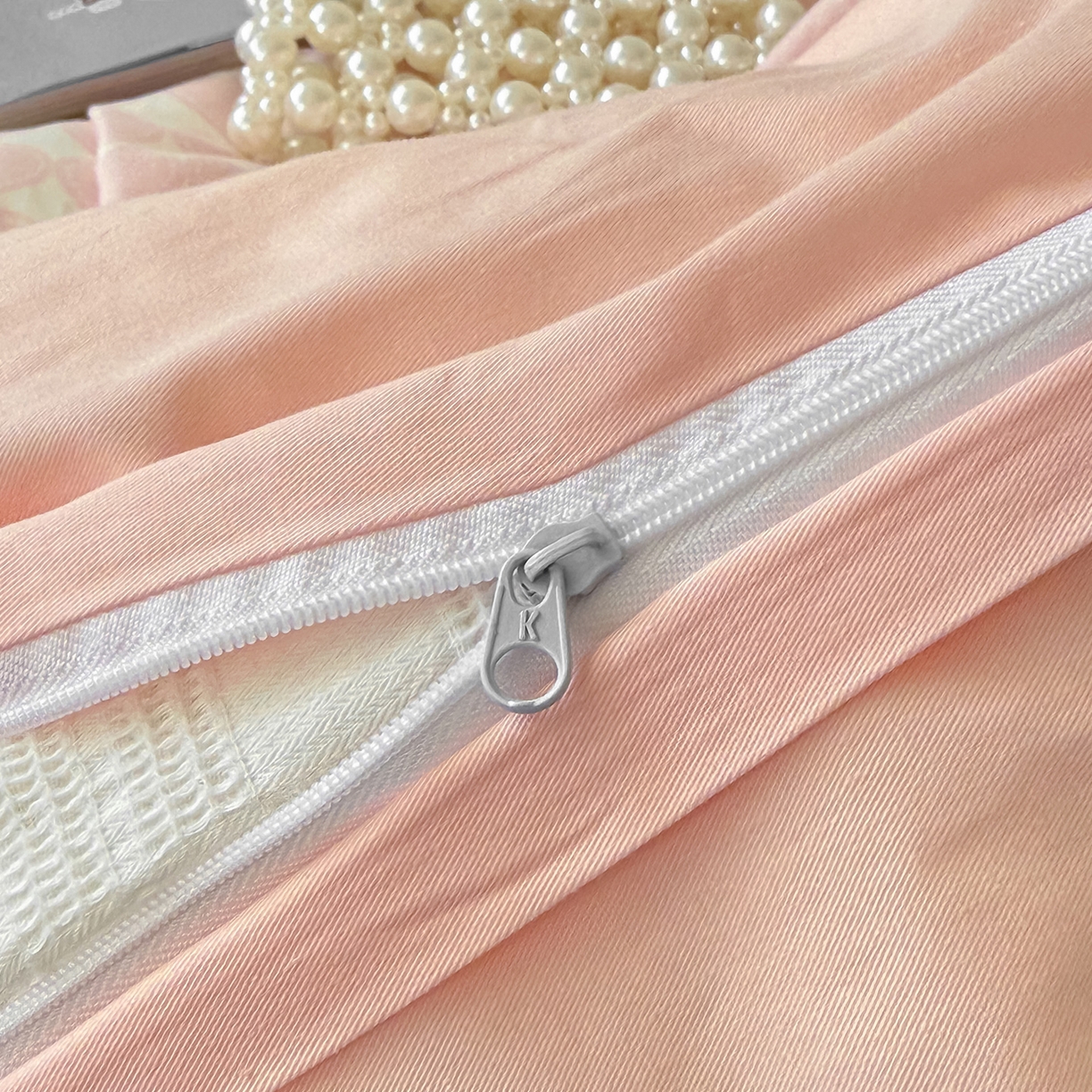 91家纺网 家纺一手货源 找家纺 乐美家纺 2025新款亲肤舒适全棉纯棉贴布绣卡通系列四件套 蝴蝶结兔子