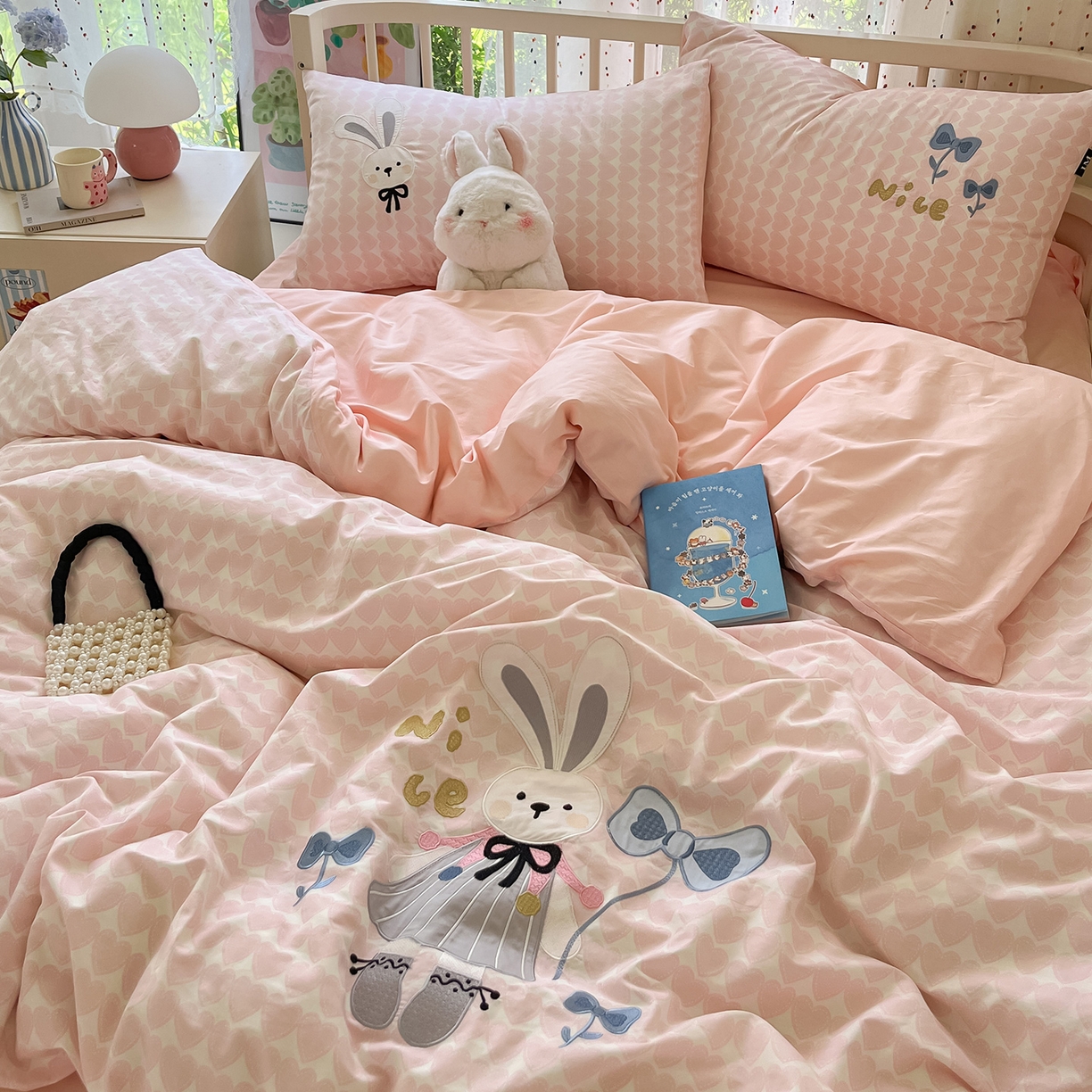 91家纺网 家纺一手货源 找家纺 乐美家纺 2025新款亲肤舒适全棉纯棉贴布绣卡通系列四件套 蝴蝶结兔子