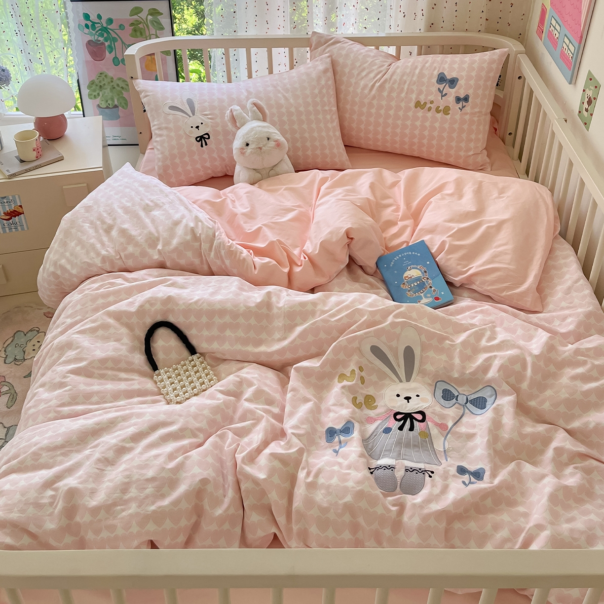 91家纺网 家纺一手货源 找家纺 乐美家纺 2025新款亲肤舒适全棉纯棉贴布绣卡通系列四件套 蝴蝶结兔子