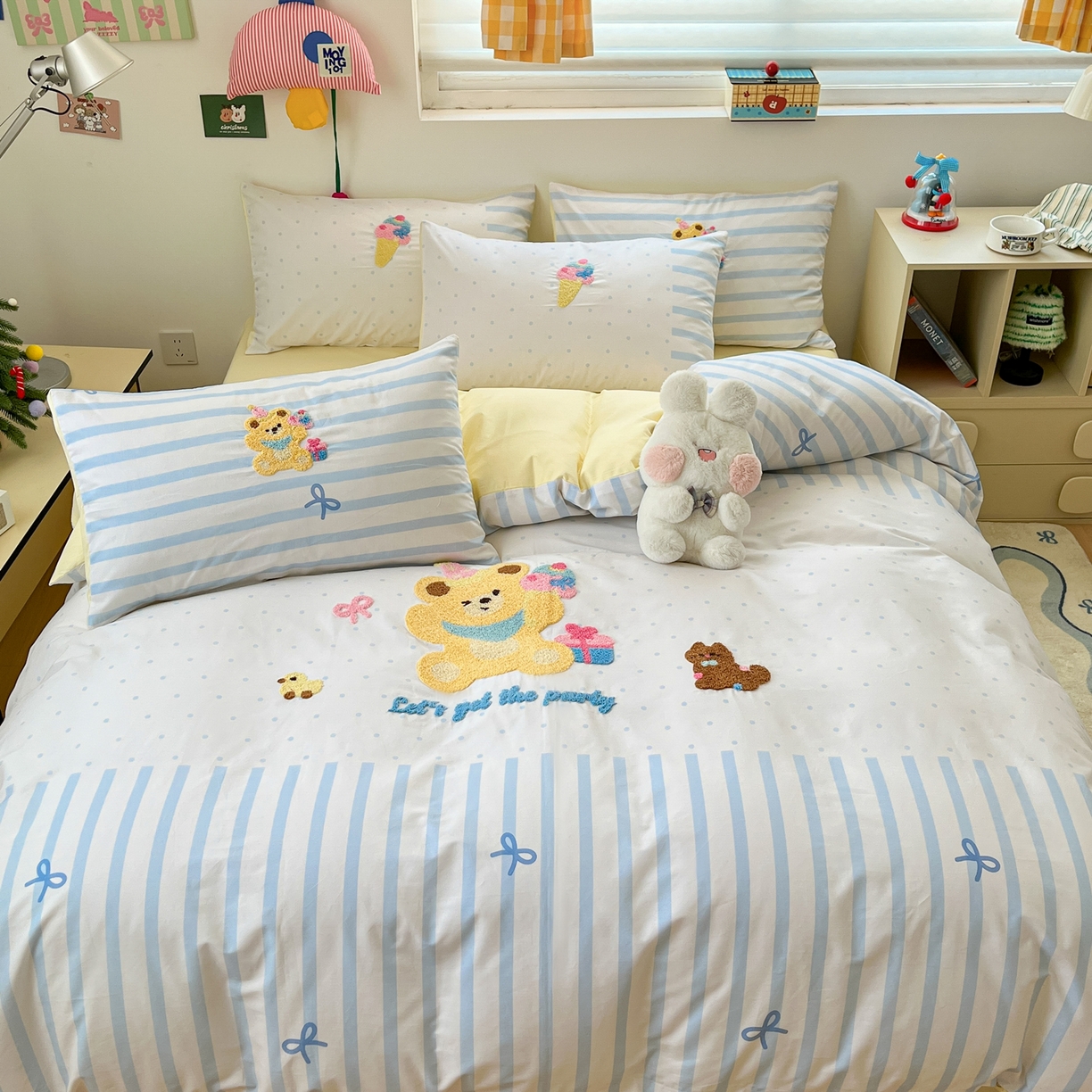 91家纺网 家纺一手货源 找家纺 丽涵家纺 2025新款全棉纯棉数码印大版定位毛巾绣四件套 小狗冰淇淋