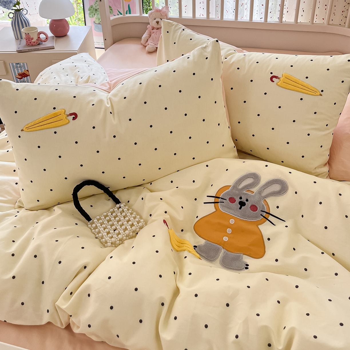 91家纺网 家纺一手货源 找家纺 乐美家纺 2025新款亲肤舒适全棉纯棉贴布绣卡通系列四件套 雨伞奶兔