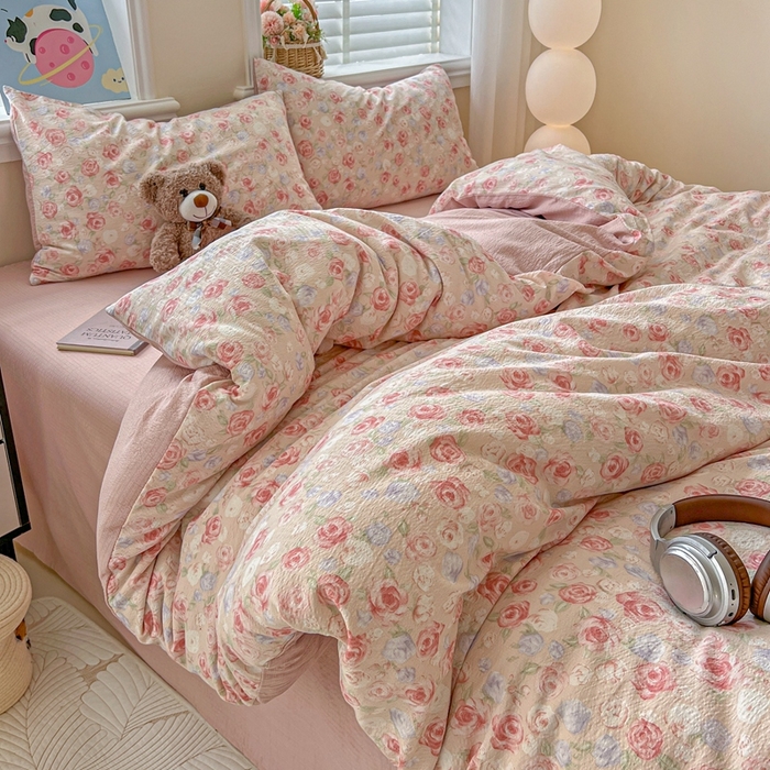 91家纺网 家纺一手货源 找家纺 仟网汇 2025新款云感皱皱纱简单款四件套 十里桃花粉